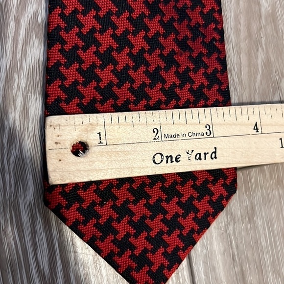 KILGOUR, FRENCH, & STANBURY Men's Neck Tie Printed Red Black England Silk - Picture 8 of 8